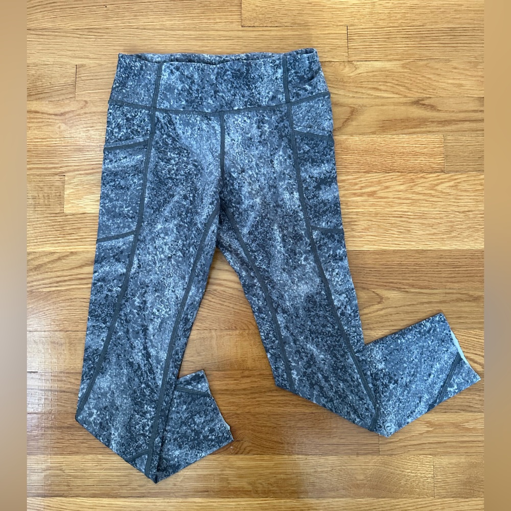 Lululemon Tight Stuff Tight II Size 4 in Area Ice Grey